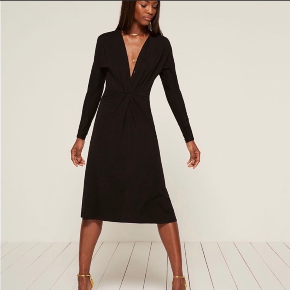 Reformation Carter Dress - a small hole located under arm of the left side.